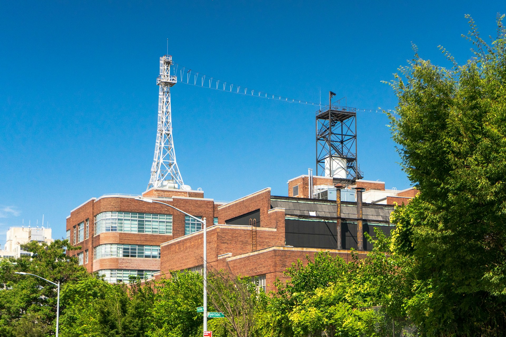 University campus antenna for wireless and 5G