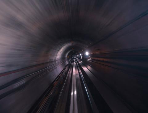 Railway tunnel speed 5G network